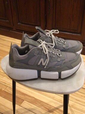 New Balance Men’s Gray Platform Block-Sole Sneakers Size 9.5